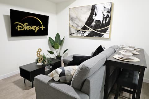 Top performing Airbnb: Elegant Escape w/King Bed|Long Stays|WEM|Disney+ in Kinglet Gardens