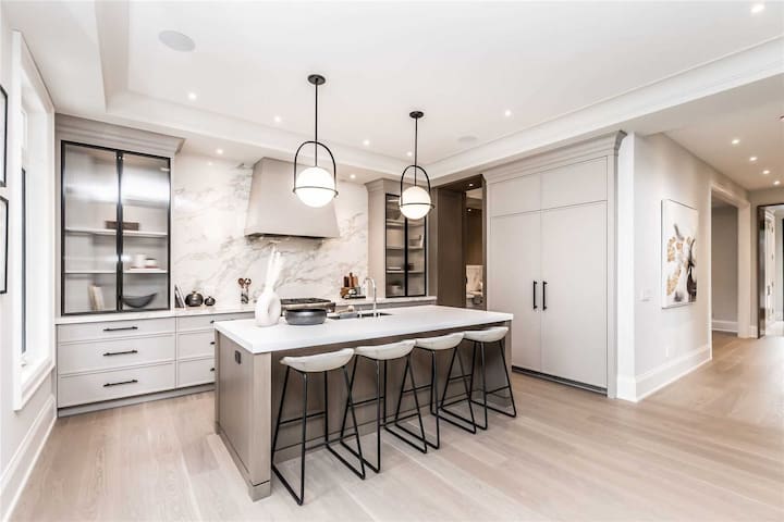 Custom Built Luxury 4 Bed 6 Bath