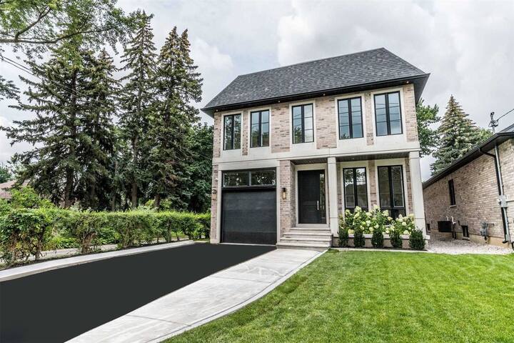 Custom Built Luxury 4 Bed 6 Bath gallery image 4