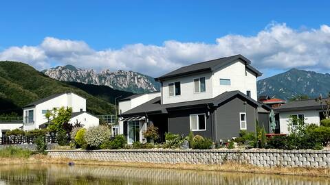 Stay Minchine Private House_Dogs_Seoraksan Mountain, Ulsanbawi View_Spacious Yard_Gamseong Annex Hea