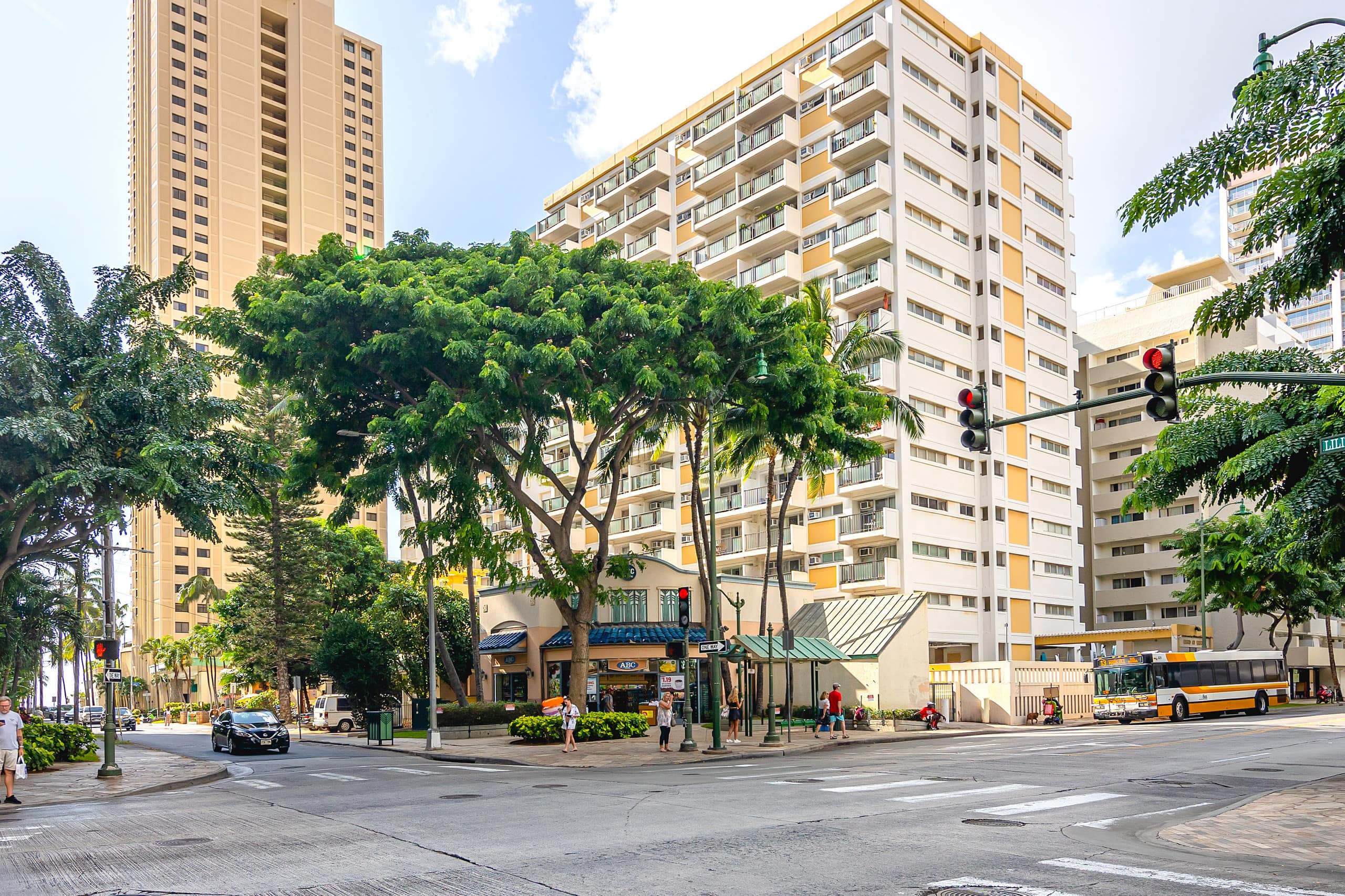 Condo in Honolulu · ★4.83 · 2 bedrooms · 3 beds · 2 private baths - Image 68