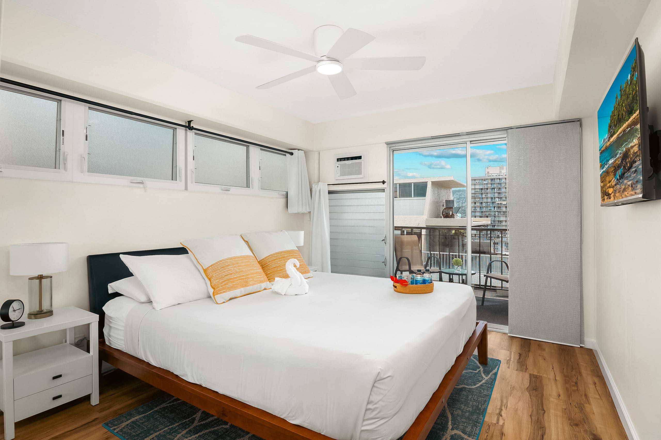 Condo in Honolulu · ★4.83 · 2 bedrooms · 3 beds · 2 private baths - Image 28