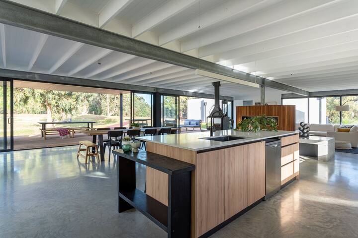 The Tempest I Private Properties gallery image 5