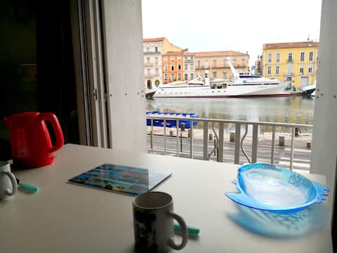Top Airbnb: Charming Studio "view of Quai" à Sète