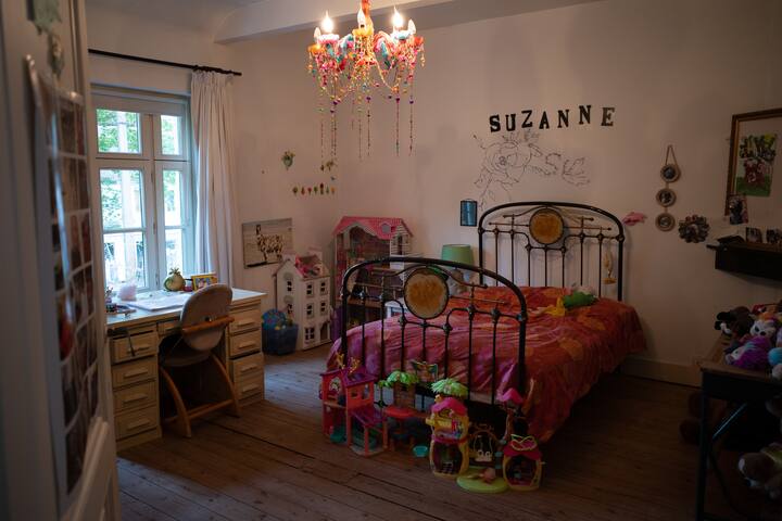 Chambre enfant avec lit queensize