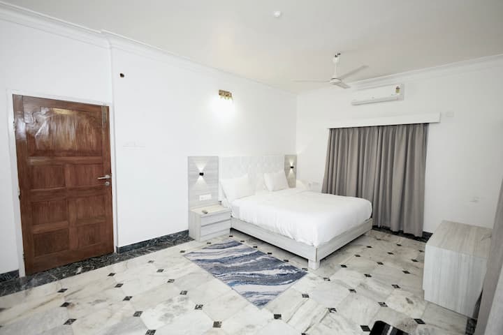 Bedroom 1 image 1