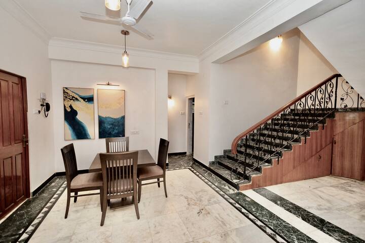 Dining area image 1