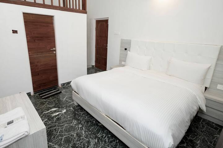 Bedroom 2 image 2