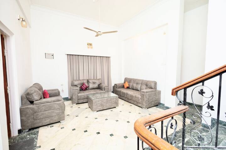 Living room image 1