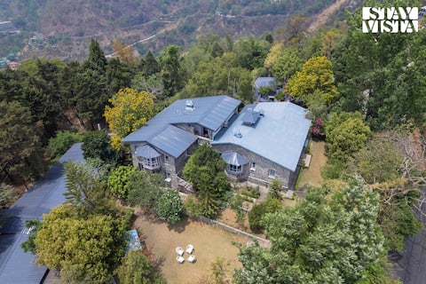 5BR House of Hive w/Lawn, BBQ & Bonfire - Nainital