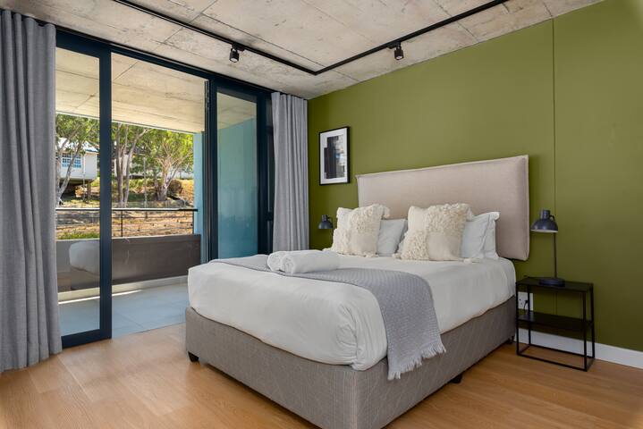 Iconic Bo Kaap Home with Views of Table Mountain gallery image 2