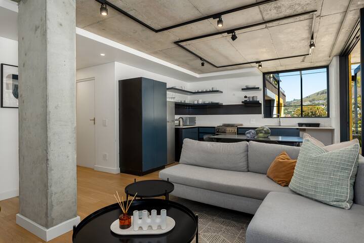 Iconic Bo Kaap Home with Views of Table Mountain gallery image 4