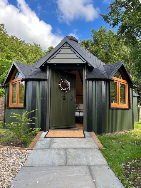 Hilly Hideaway - Hot Tub Escape