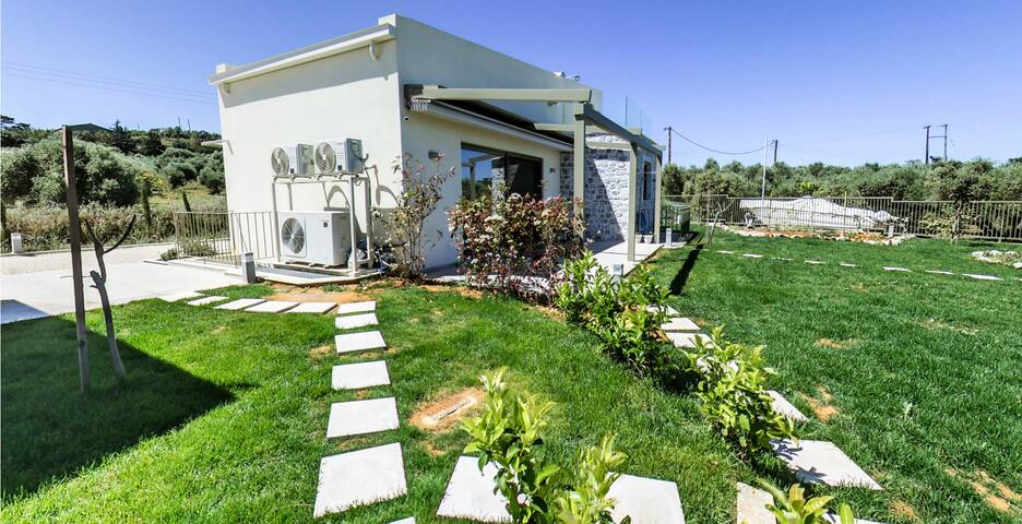 Mitos Villas/Gerani-300sqm/8rooms+6baths/16+guests gallery image 5