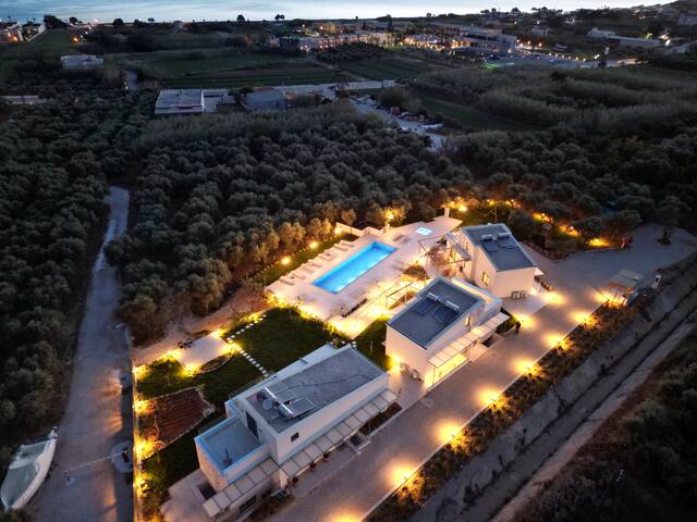 Mitos Villas/Gerani-300sqm/8rooms+6baths/16+guests gallery image 3