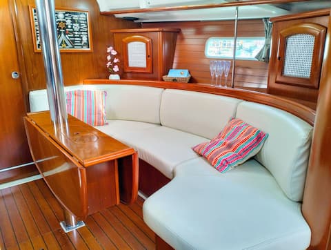 Top Airbnb: Getaway on a spacious and comfortable sailboat en Alboraia / Alboraya
