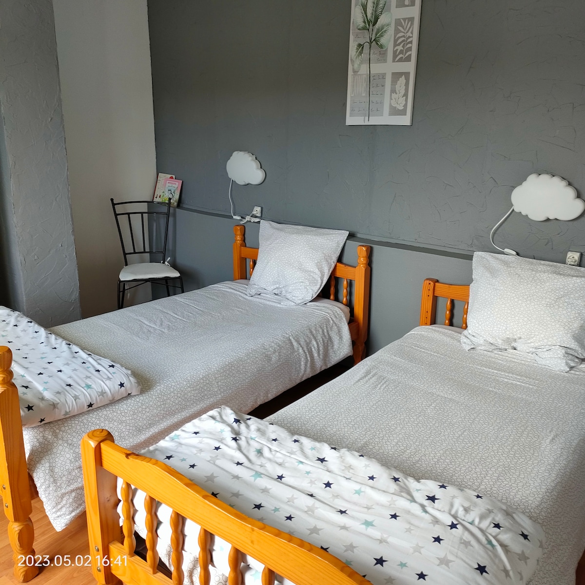 Dhoma gjumi e dytë me 2 krevate tek