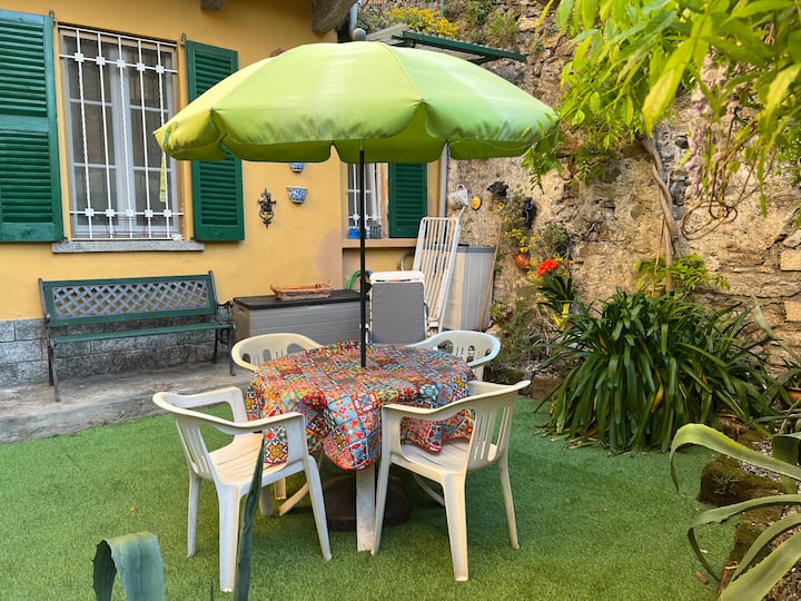 Tiny House. Casa In Centro Storico, Con Giardino - Lago Maggiore