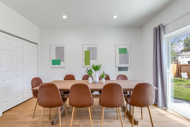 5B4BA SFH close to Airport w/EV charger, Backyard gallery image 3