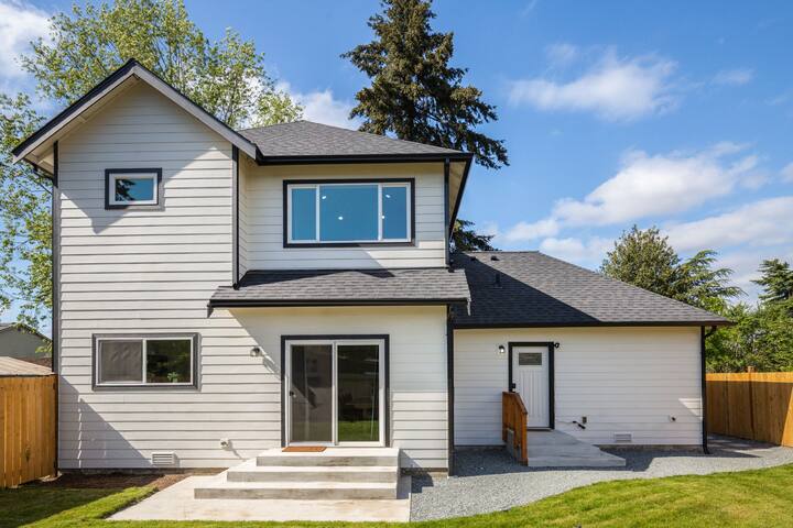 5B4BA SFH close to Airport w/EV charger, Backyard gallery image 5