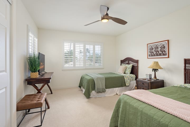 Spálňa bola nedávno vylepšená tak, aby zahŕňala 1 manželskú posteľ a 1 samostatnú posteľ pre deti alebo ďalších hostí, televízor v každej izbe 