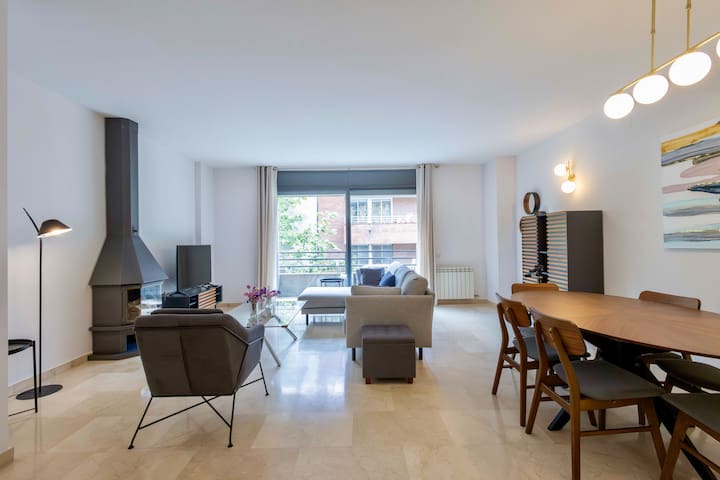 Apartment for 6, spacious and bright in Bonanova gallery image 2