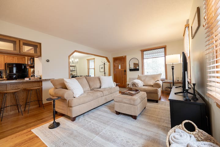 Four-Season Lakefront Home (3BR/1BA)