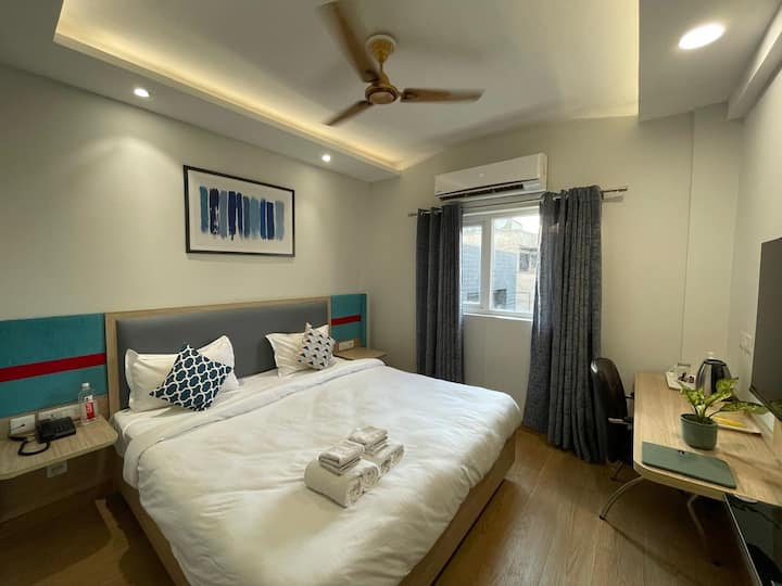 CyberONE2 · FlxHo Cyber1 Cozy Studio w Cafe Pool Tbl CyberCity