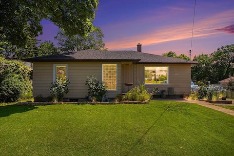 Charming house-close to it all!