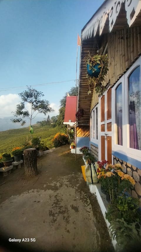 Offbeat Cabin in Tea Estate