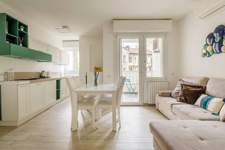 Brand new 3 bedrooms apartment in Navigli area gallery image 4
