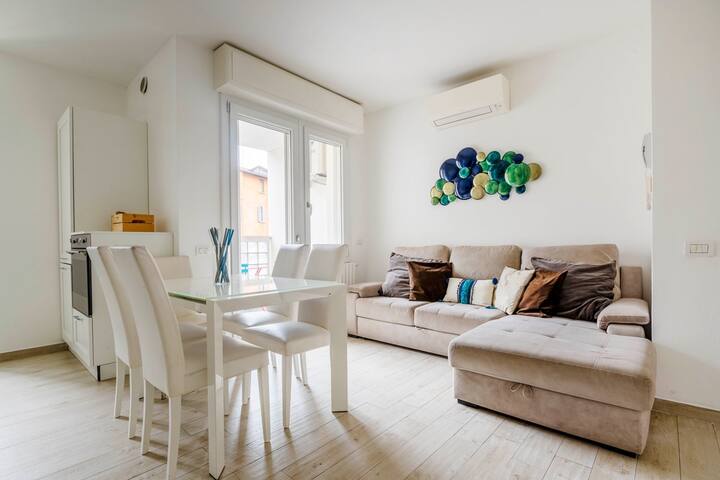 Brand new 3 bedrooms apartment in Navigli area gallery image 3