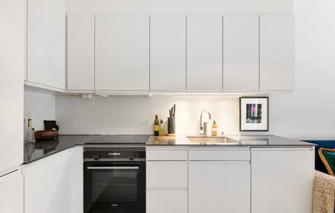 Top Airbnb: Bright 2-room apartment with a sunny terrace! in Ullern