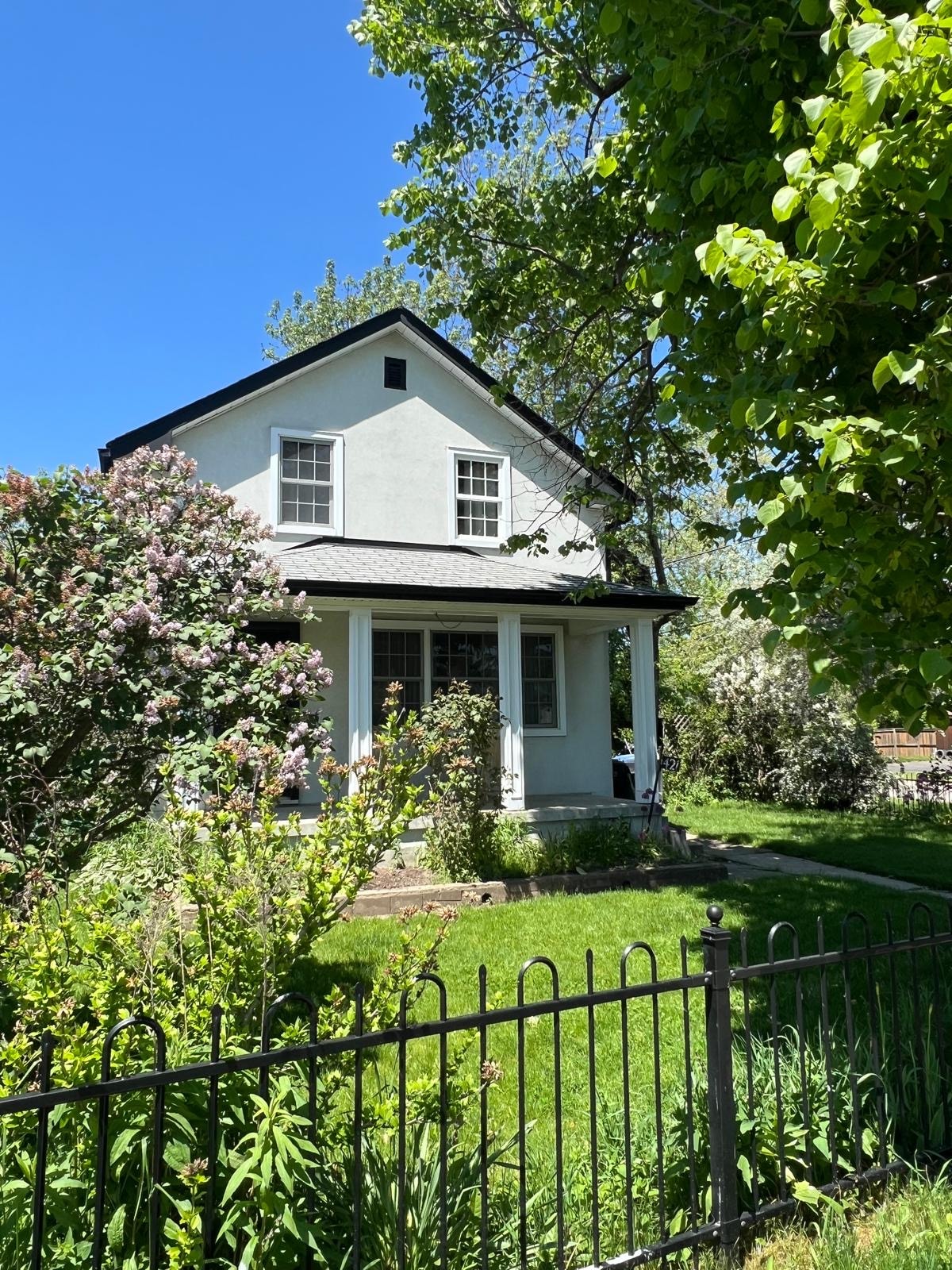 Serene Family Retreat in Mineola Houses for Rent in Mississauga