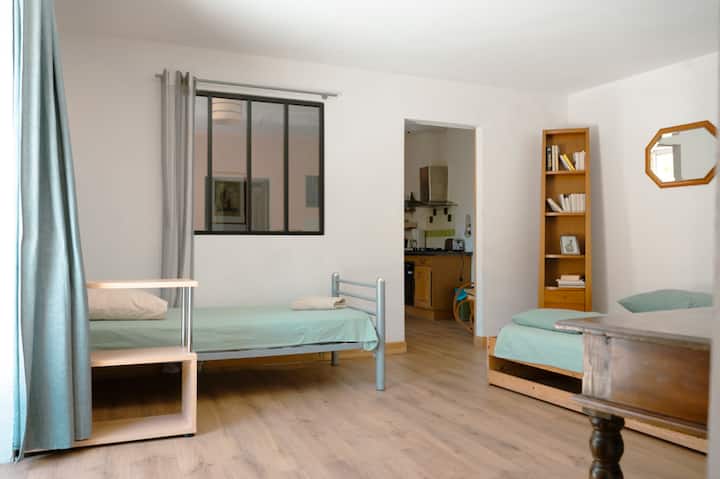 Loft na prízemí, spálňa s 3 samostatnými lôžkami