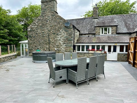 OldMill Retreat House River pet hottub Nr Barmouth