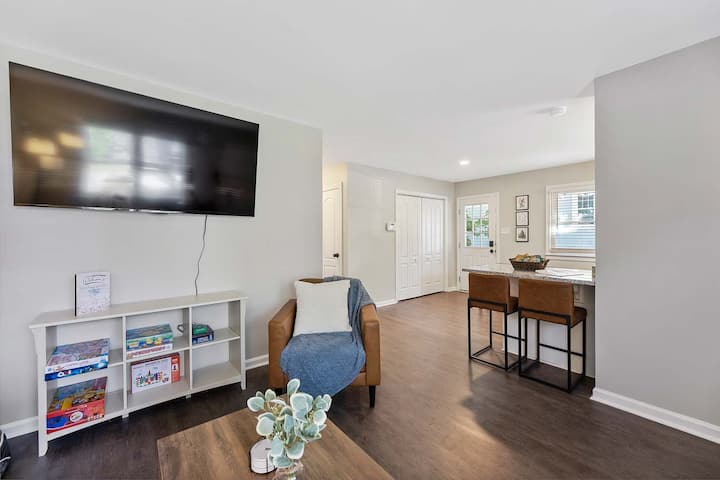 The Playful Pine Bungalow - Raleigh, NC