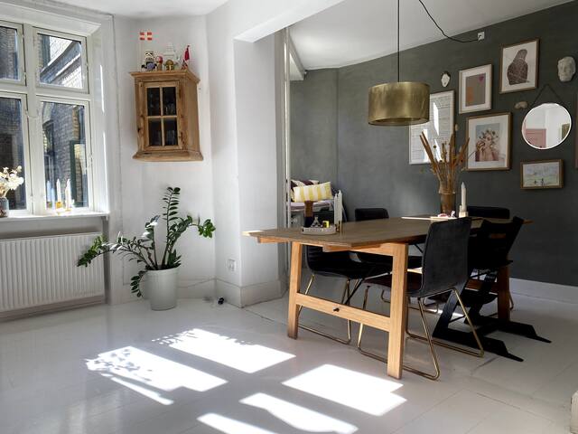 Big and beautiful apartment. Perfectly located. gallery image 2