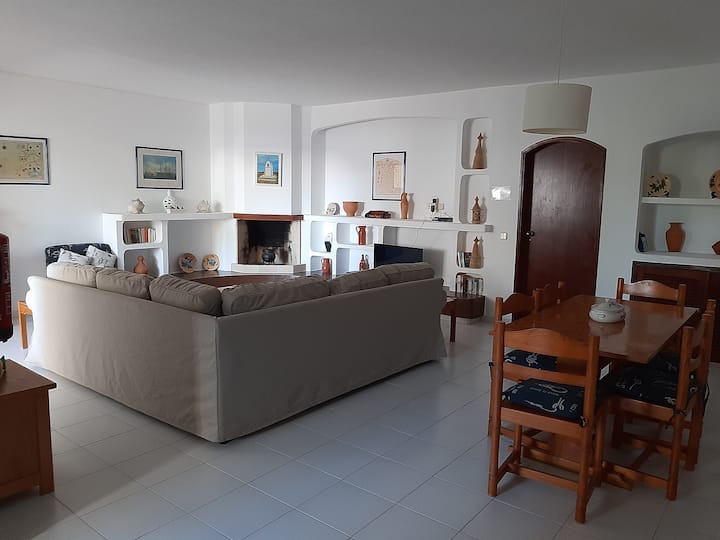 2 Bedroom Apartment & Common Pool - Faro District