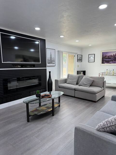 RV parking-Backyard-BBQ-Smart TV