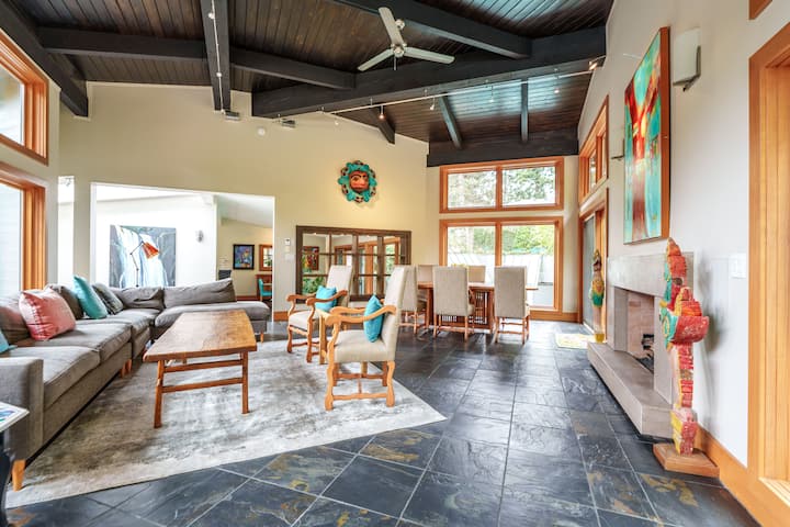 Serene, Luxurious Family Getaway - Bowen Island