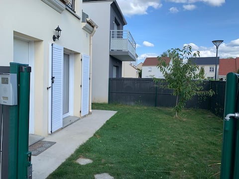 Peaceful 3 bedroom residence 30 Min from Roissy CDG