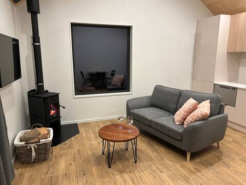 Top Airbnb: Lake Hawea Escape in Wānaka Outer