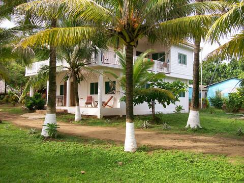 Family Beach House, beach front. 4 persons max.