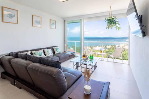 Successful Airbnb property: Apt ocean view all rooms, pool, WiFi, A/C, 3BR in Supermanzana 84