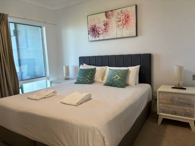 Apt 13 Meridian Beachside Apartments gallery image 4