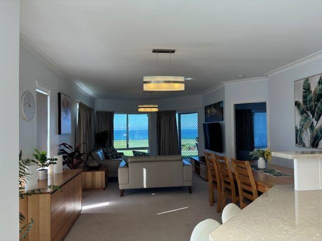 Apt 13 Meridian Beachside Apartments gallery image 2