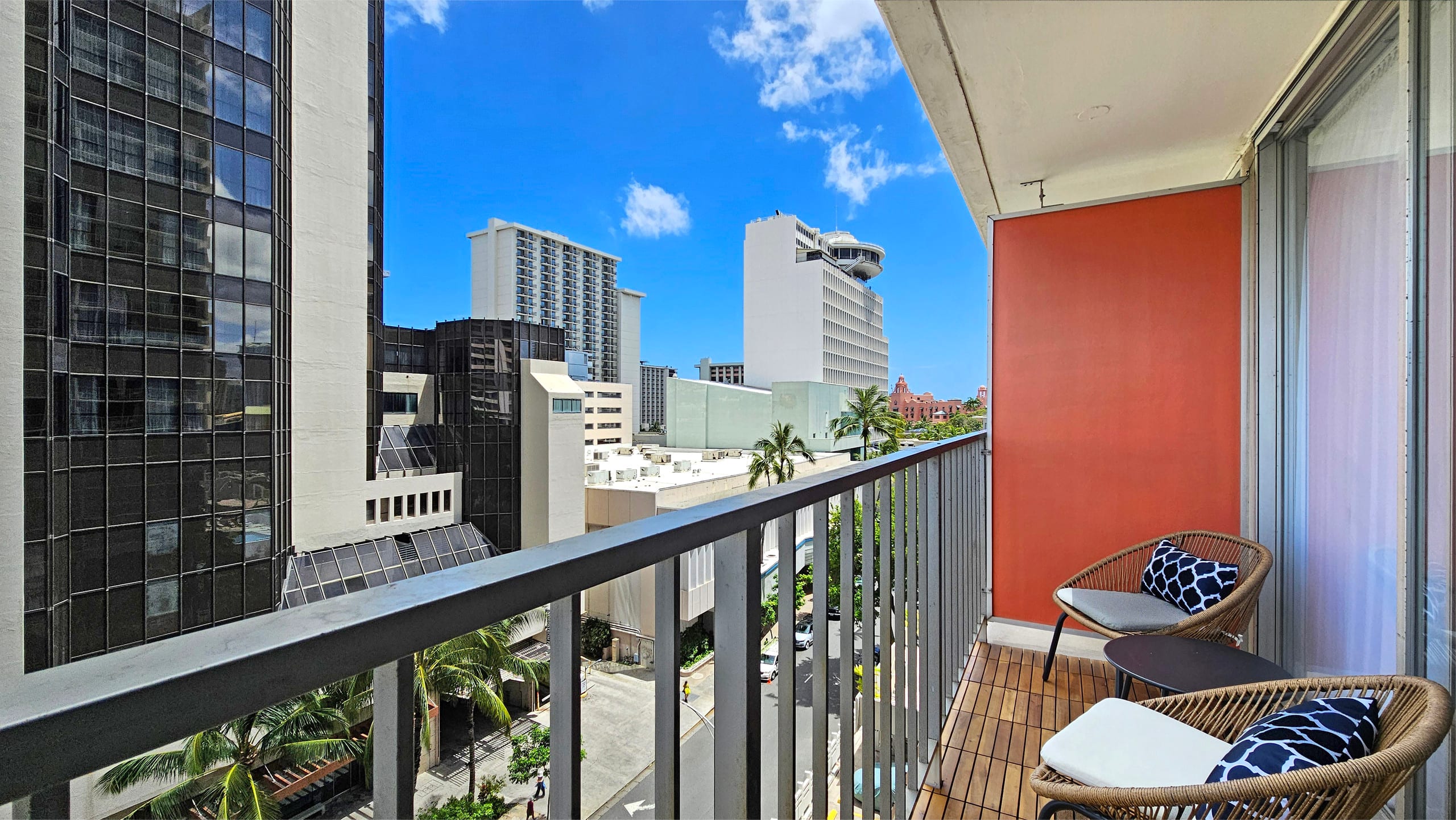 New! Gorgeous Boutique King Studio w/Parking~ - Image 26