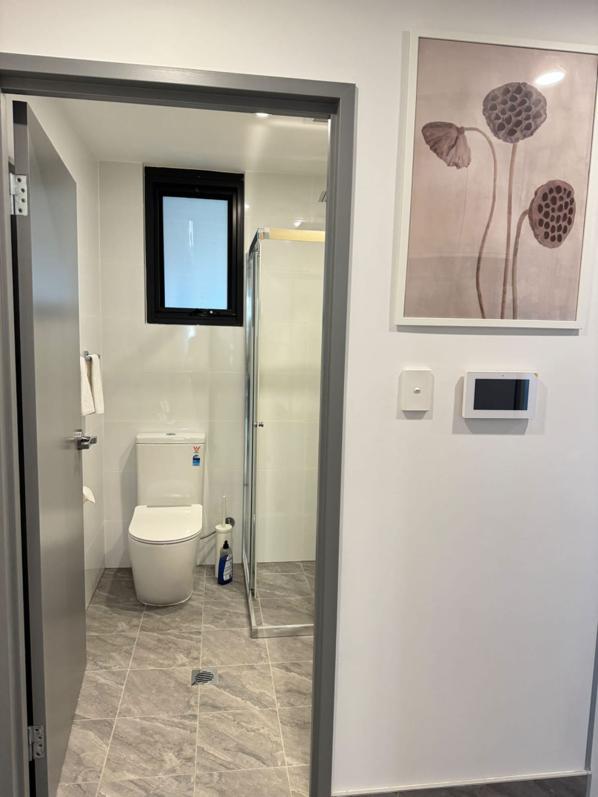 20% off Studio w large balcony