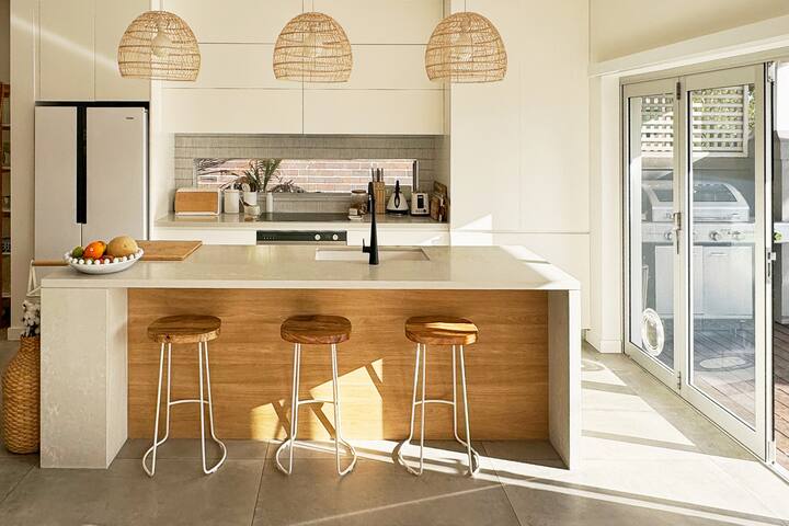 Designer Beach House in Coogee gallery image 5